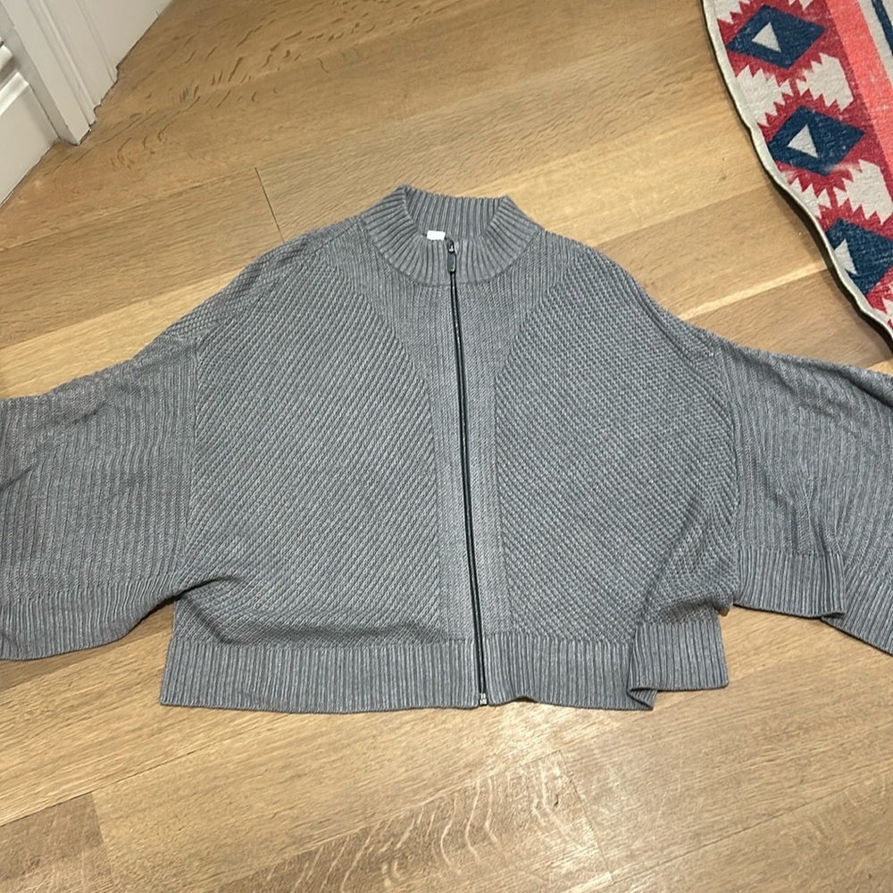 Lululemon zipper poncho, like new!